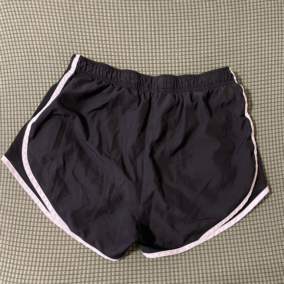 Vintage Black Nike Shorts in Medium - Picture 2 of 3